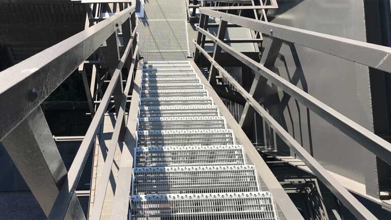 Escalones de acero en la industria