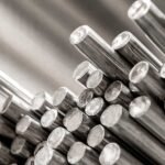 redondos de acero inoxidable apilados