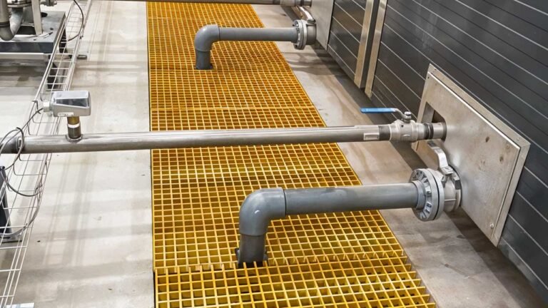 Pasillo de rejilla de fibra de vidrio