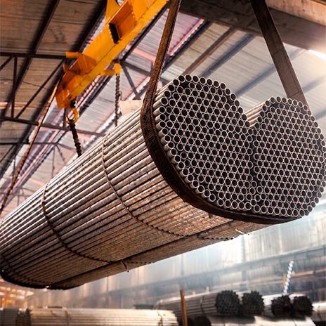 tubos conduit transportando para entrega