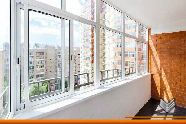 canceles de aluminio colocados en unas ventanas